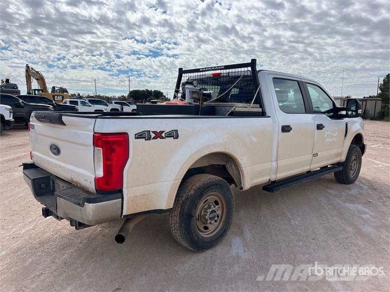 Ford F-250 XL 4x4 Crew Cab Pickup 其他