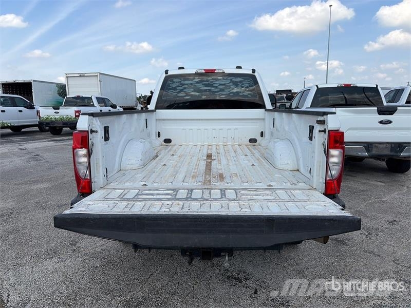 Ford F-250 XL 4x4 Crew Cab Pickup 其他