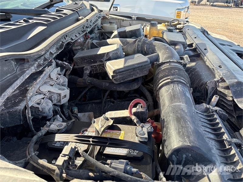 Ford F-250 XL 4x4 Crew Cab Pickup Ostalo