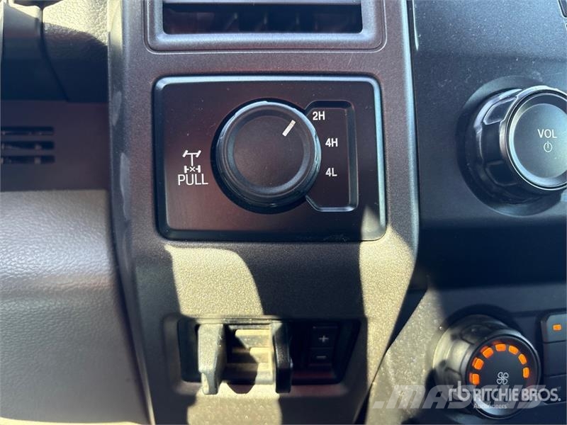 Ford F-250 XL 4x4 Crew Cab Pickup Ostalo