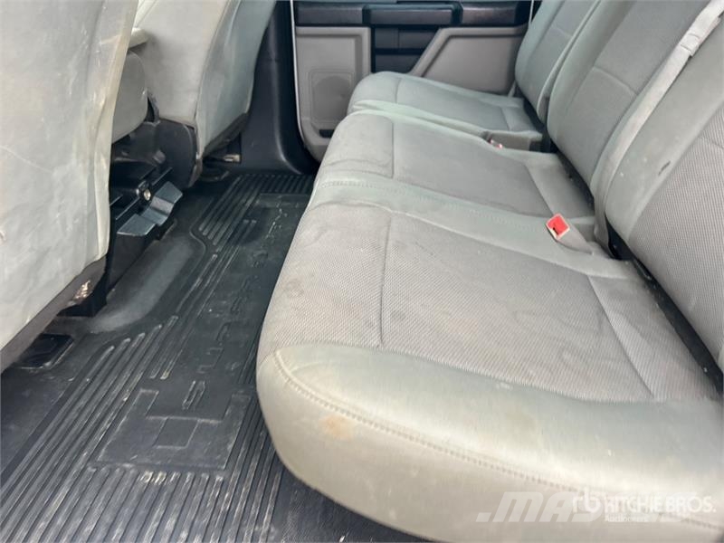 Ford F-250 XL 4x4 Crew Cab Pickup Muu