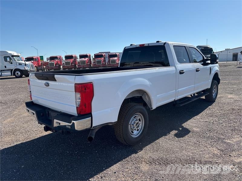 Ford F-250 XL 4x4 Crew Cab Pickup Ostalo