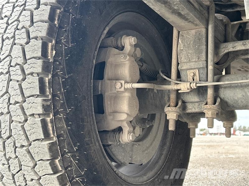 Ford F-250 XL 4x4 Crew Cab Pickup Muu