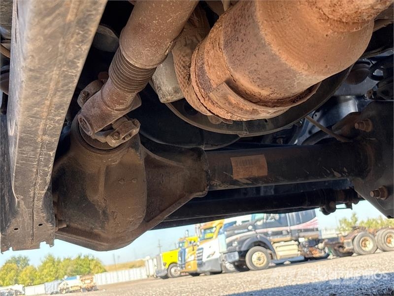 Ford F-250 XL 4x4 Crew Cab Pickup Ostalo