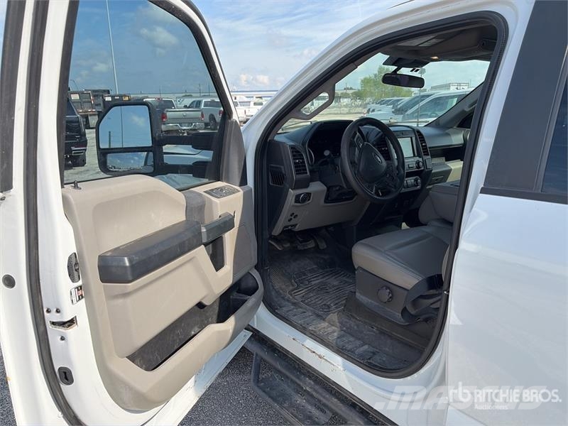 Ford F-250 XL 4x4 Crew Cab Utility Truck Madelkaubikud