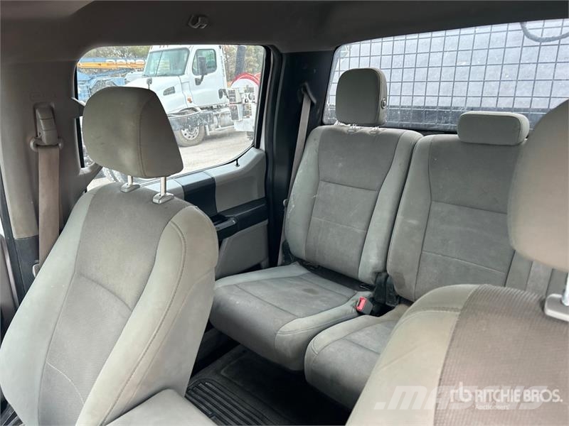 Ford F-250 XL 4x4 Crew Cab Pickup Muu