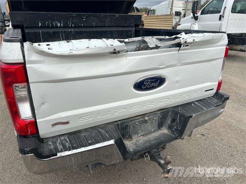 Ford F-250 XL 4x4 Crew Cab Pickup Muu