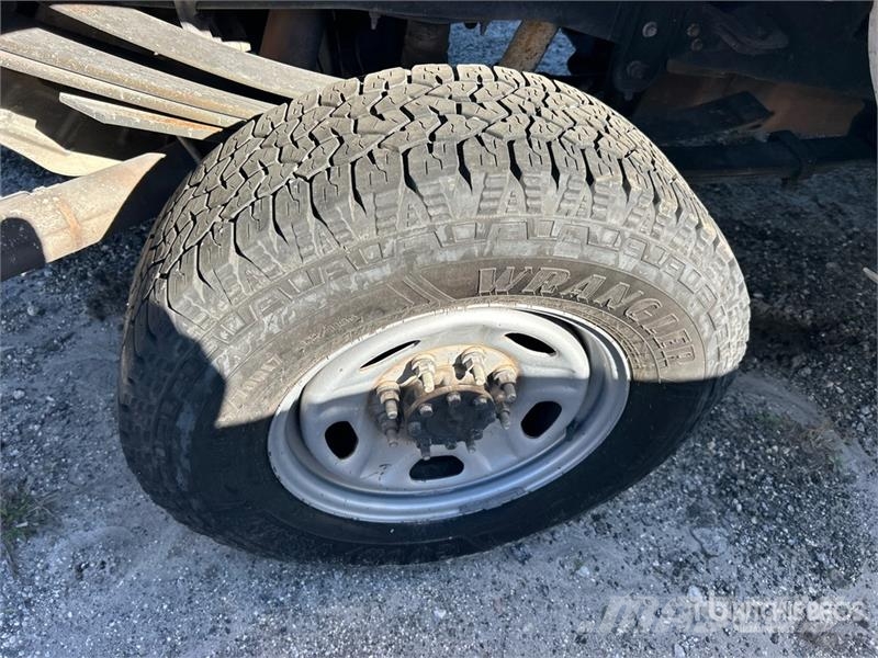 Ford F-250 XL 4x4 Crew Cab Pickup (Inoperable) Autre fourgon / utilitaire