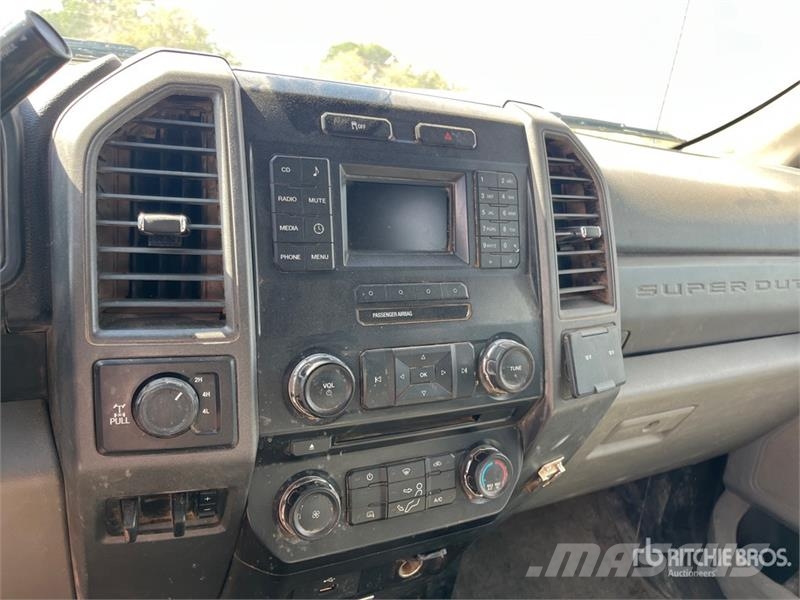Ford F-250 XL 4x4 Crew Cab Pickup 其他
