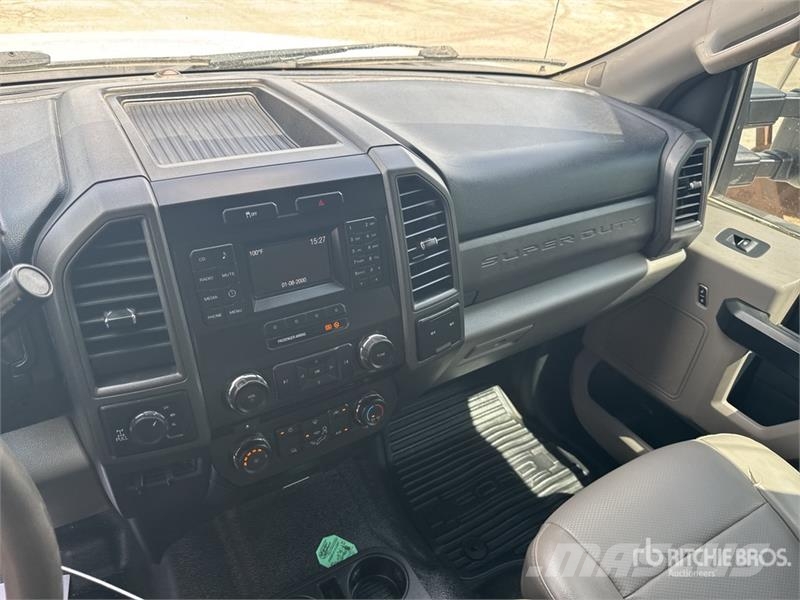Ford F-250 XL 4x4 Crew Cab Service Truck Pilsētas atkritumvedēji
