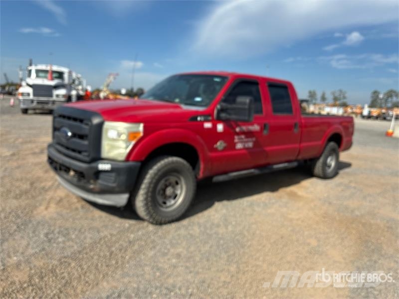 Ford F-250 XL 4x4 Crew Cab Pickup Ostalo