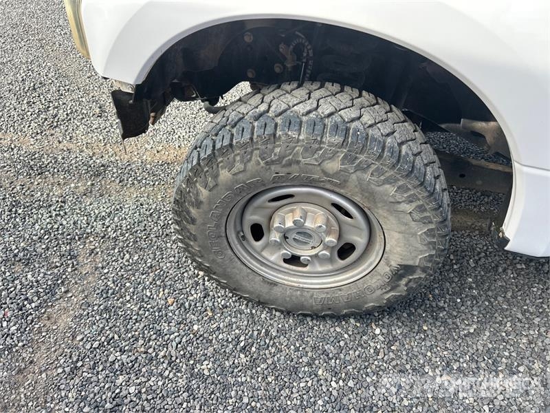 Ford F-250 XL 4x4 Crew Cab Pickup (Inoperable) その他