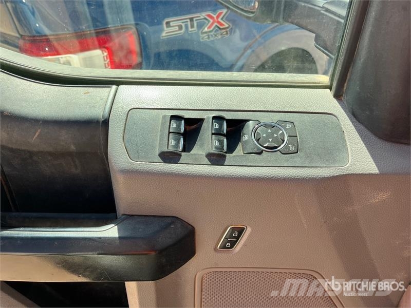Ford F-250 XL 4x4 Crew Cab Pickup 其他