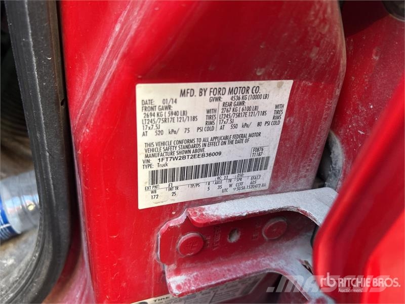 Ford F-250 XL 4x4 Crew Cab Pickup (Inoperable) Ostalo
