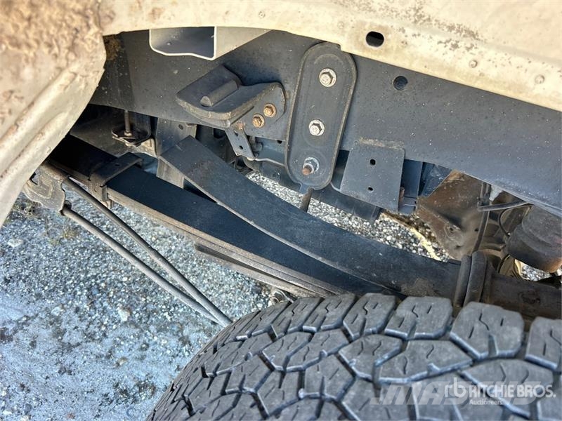 Ford F-250 XL 4x4 Crew Cab Pickup (Inoperable) Autre fourgon / utilitaire