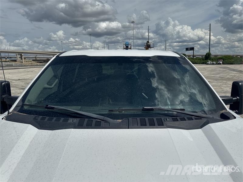 Ford F-250 XL 4x4 Crew Cab Service Truck Pilsētas atkritumvedēji