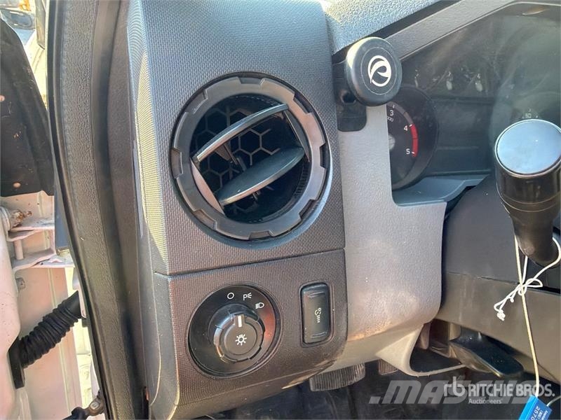 Ford F-250 XL 4x4 Crew Cab Pickup Ostalo