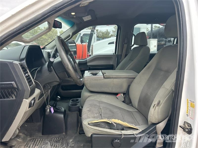 Ford F-250 XL 4x4 Crew Cab Pickup Muu