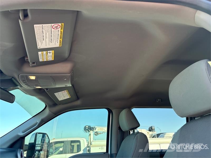 Ford F-250 XL 4x4 Crew Cab Pickup Ostalo