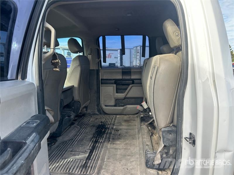 Ford F-250 XL 4x4 Crew Cab Pickup (Inoperable) その他