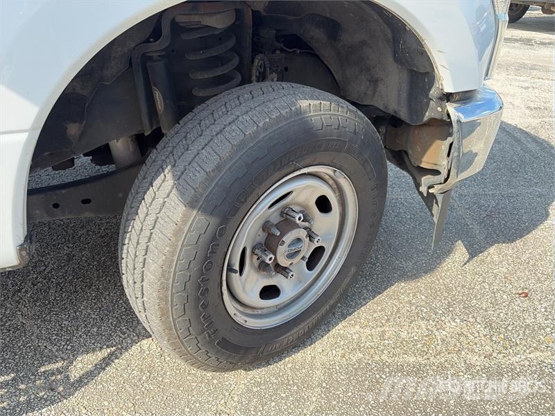 Ford F-250 XL 4x4 Crew Cab Utility Truck Madelkaubikud