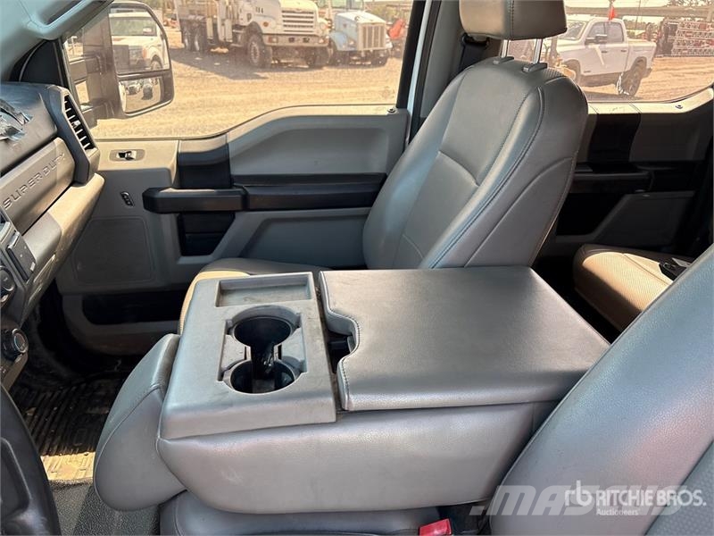 Ford F-250 XL 4x4 Crew Cab Pickup Ostalo