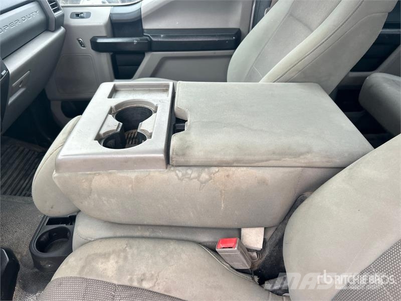 Ford F-250 XL 4x4 Crew Cab Pickup Muu