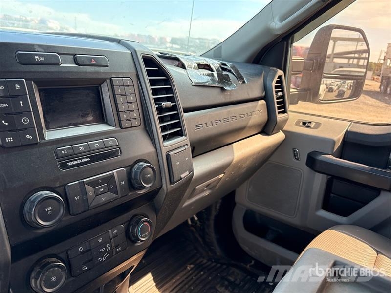 Ford F-250 XL 4x4 Crew Cab Pickup Ostalo