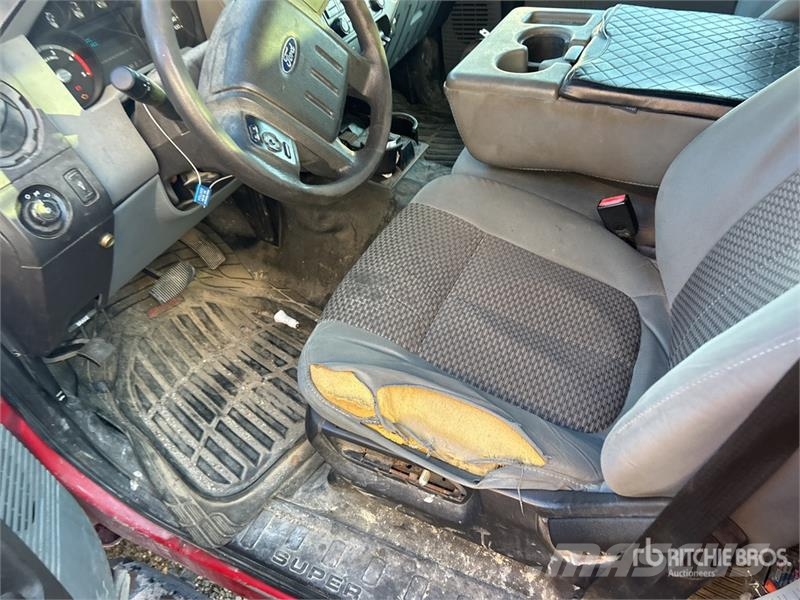 Ford F-250 XL 4x4 Crew Cab Pickup (Inoperable) Ostalo
