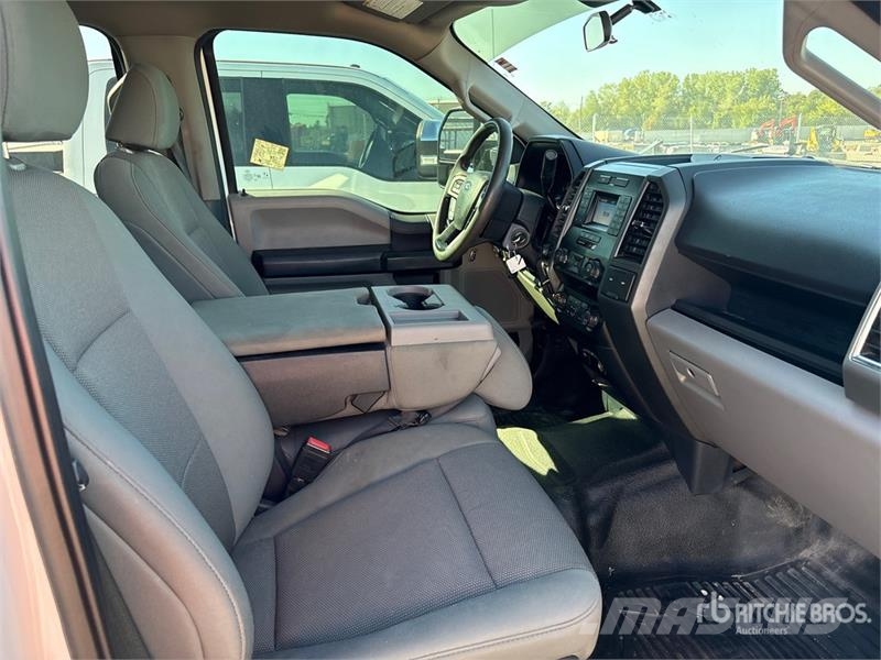Ford F-250 XL 4x4 Crew Cab Pickup Ostalo