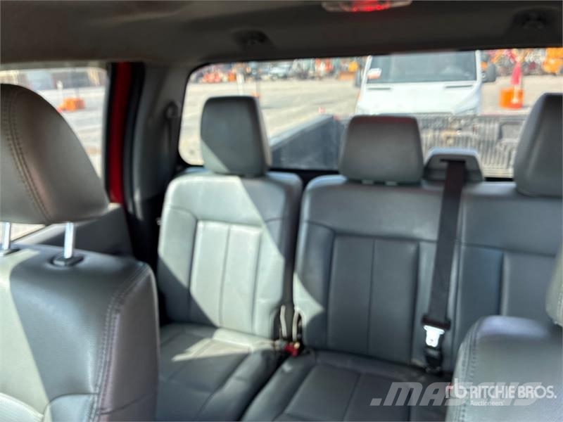 Ford F-250 XL 4x4 Crew Cab Pickup Ostalo