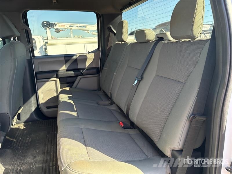 Ford F-250 XL 4x4 Crew Cab Pickup Ostalo