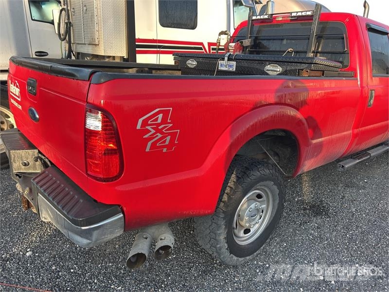 Ford F-250 XL 4x4 Crew Cab Pickup (Inoperable) Ostalo