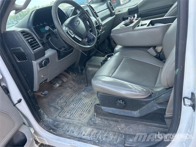 Ford F-250 XL 4x4 Crew Cab Pickup Ostalo