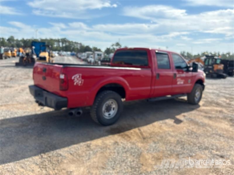 Ford F-250 XL 4x4 Crew Cab Pickup Ostalo