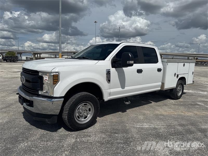 Ford F-250 XL 4x4 Crew Cab Service Truck Pilsētas atkritumvedēji