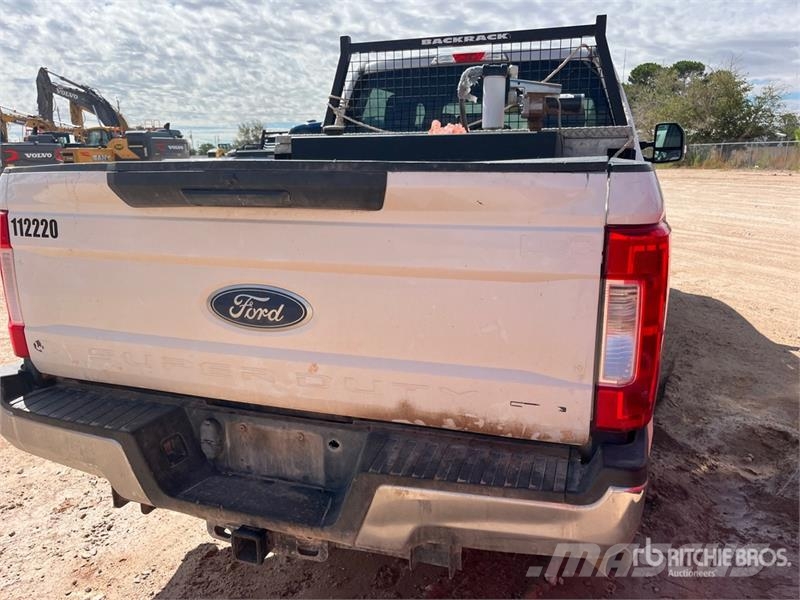 Ford F-250 XL 4x4 Crew Cab Pickup 其他