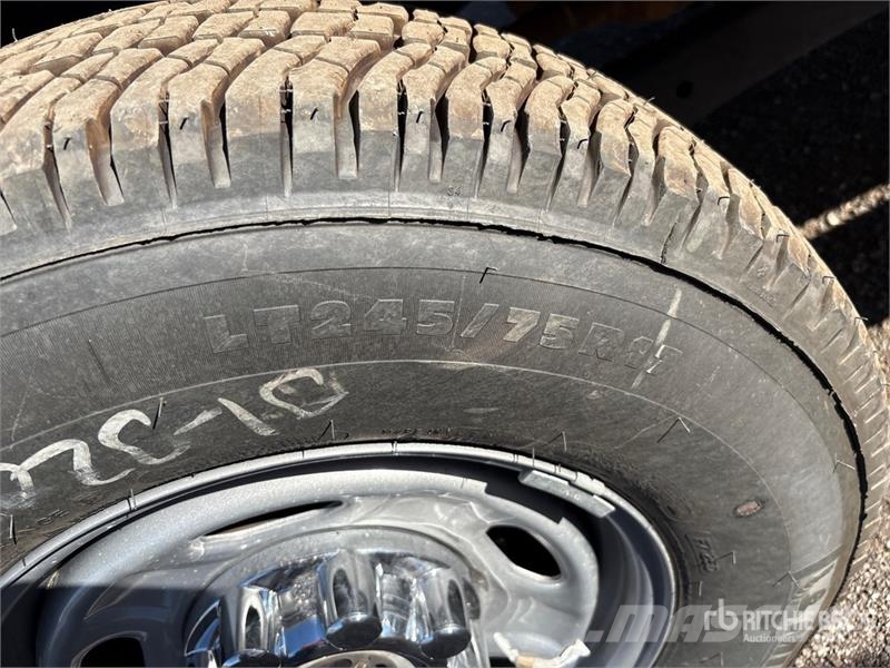 Ford F-250 XL 4x4 Crew Cab Pickup Ostalo