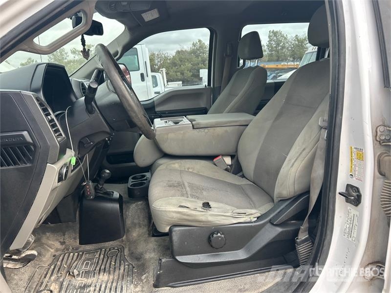 Ford F-250 XL 4x4 Crew Cab Pickup Muu