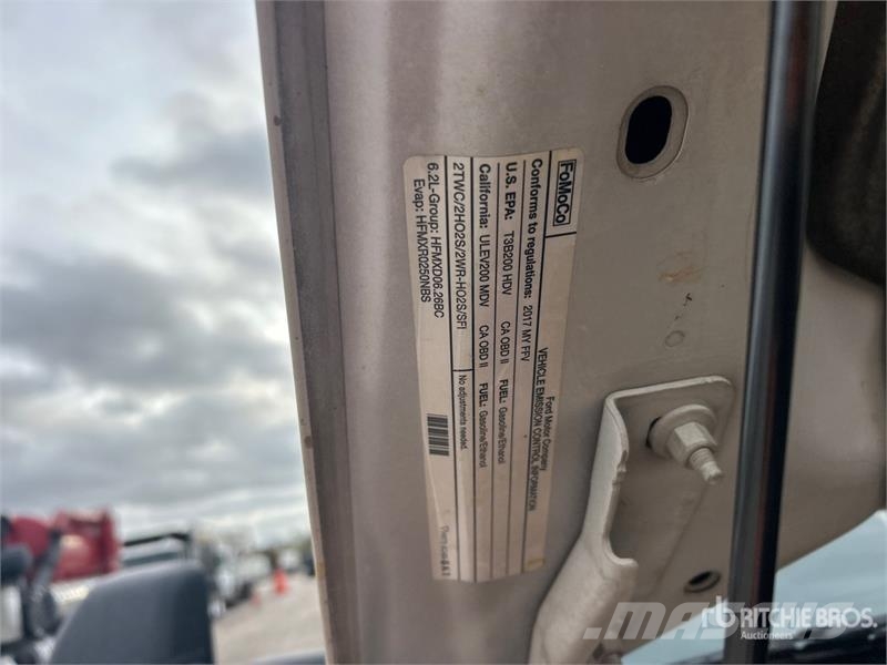 Ford F-250 XL 4x4 Crew Cab Pickup Muu