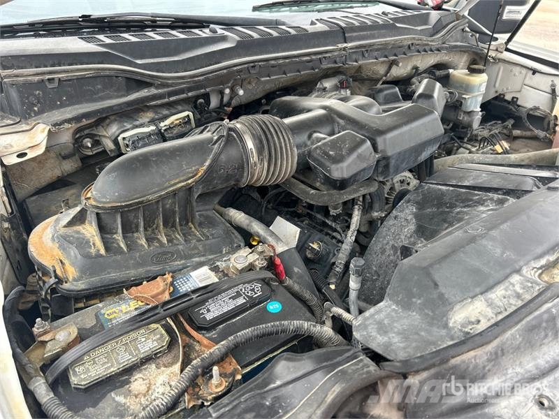 Ford F-250 XL 4x4 Crew Cab Pickup Muu