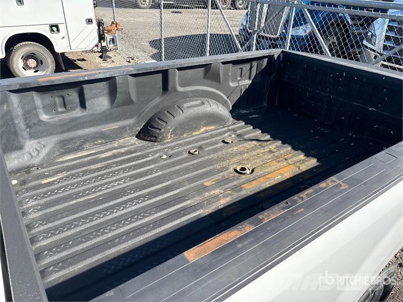 Ford F-250 XL 4x4 Crew Cab Pickup Ostalo
