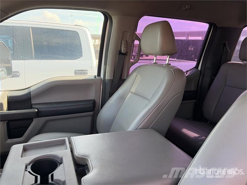 Ford F-250 XL 4x4 Crew Cab Utility Truck Madelkaubikud