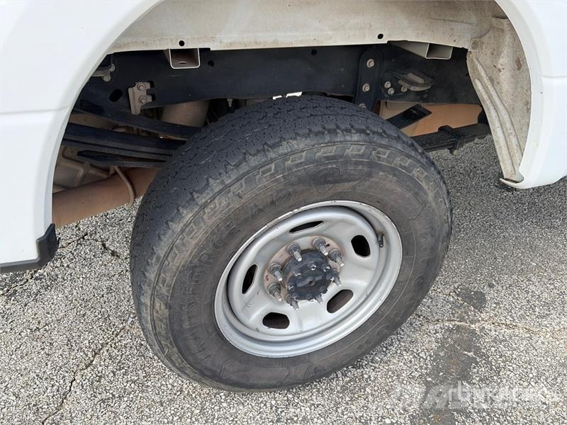 Ford F-250 XL 4x4 Crew Cab Pickup 其他