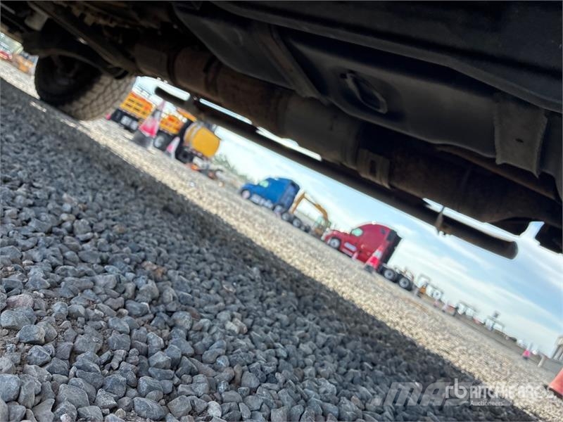 Ford F-250 XL 4x4 Crew Cab Pickup Ostalo