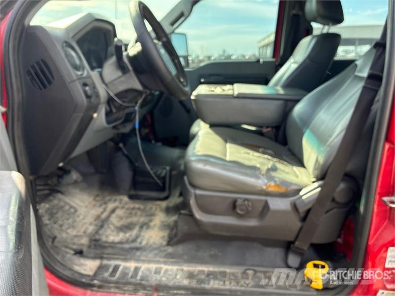 Ford F-250 XL 4x4 Crew Cab Pickup Ostalo