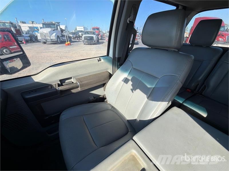 Ford F-250 XL 4x4 Crew Cab Pickup Ostalo