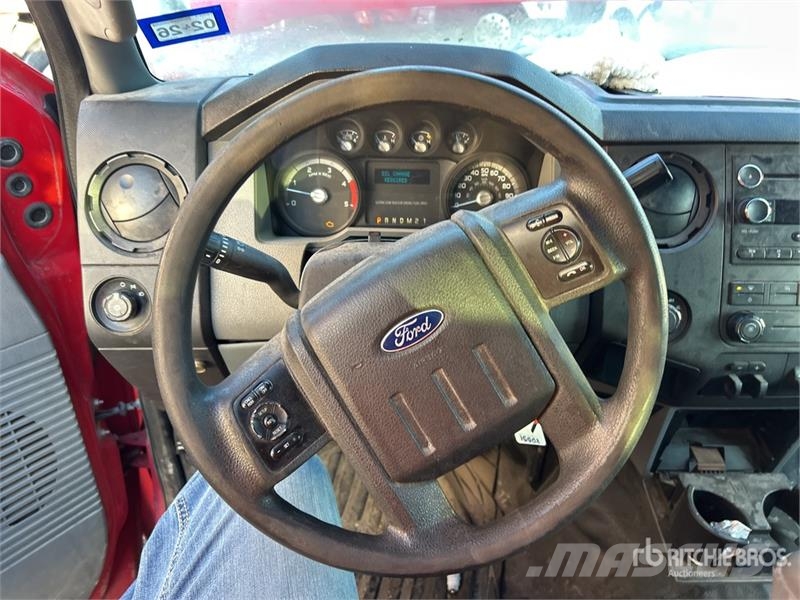 Ford F-250 XL 4x4 Crew Cab Pickup (Inoperable) Ostalo