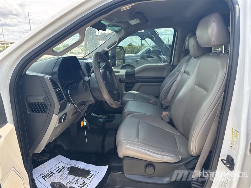 Ford F-250 XL 4x4 Crew Cab Service Truck Pilsētas atkritumvedēji