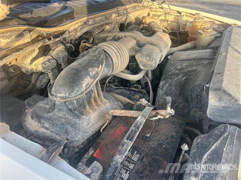 Ford F-250 XL 4x4 Crew Cab Pickup Diger